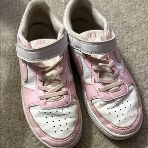 Nike Kids Sneakers in Pink and White